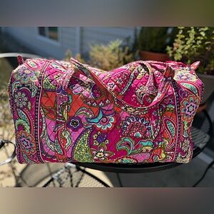 Vera Bradley extra large duffel bag 
Vibrant Pink Paisley Women's.